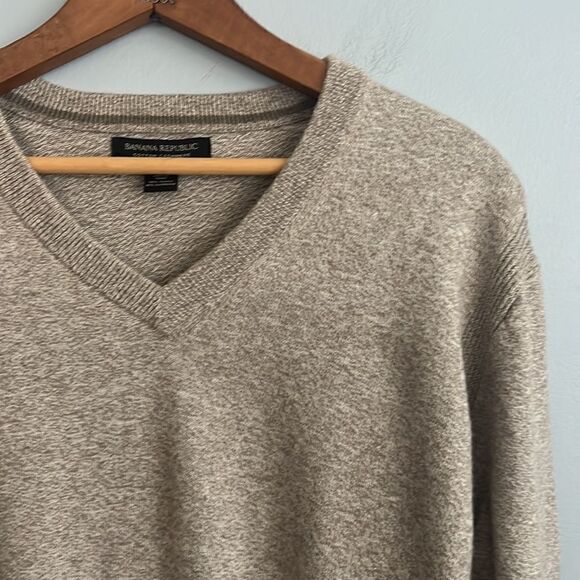 Banana Republic Men’s v neck cashmere blend tan sweater - Picture 4 of 13